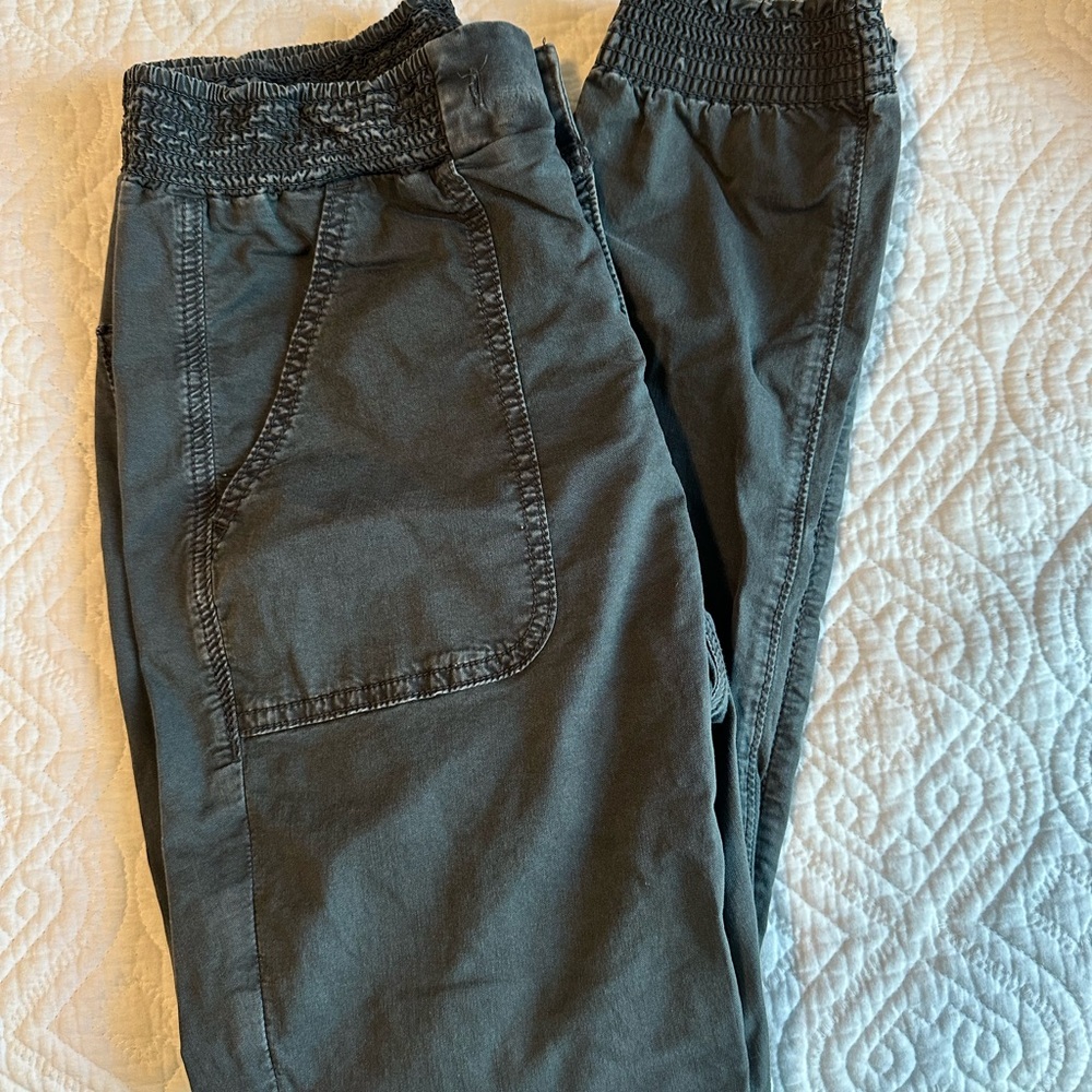 AE stretchy jogger, charcoal grey sz.6s